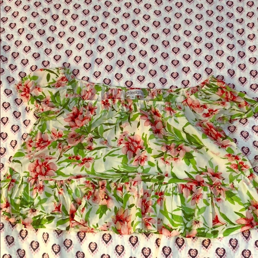 Light weight crop top blouse.